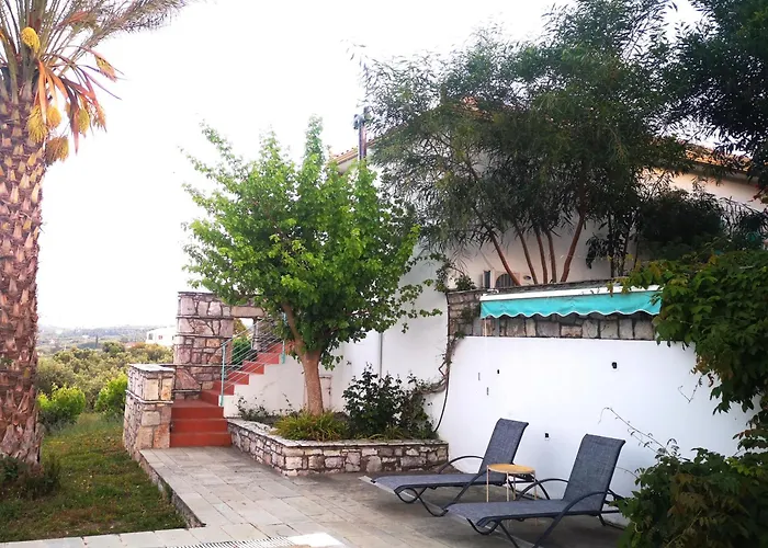 The Iconpainter Kalamaki * Kómboi